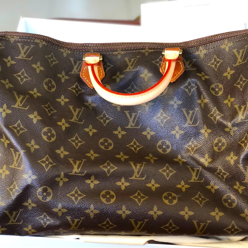 Louis Vuitton Speedy 40 with brand new handle from Louis Vuitton.